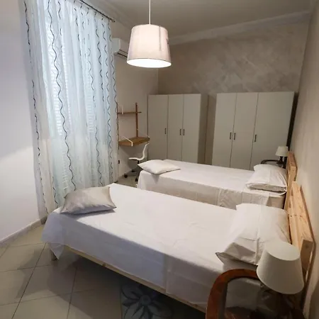 Yasmin Casavacanze * Neapol